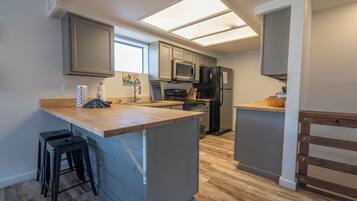 Geladeira, micro-ondas, fogão, cooktop