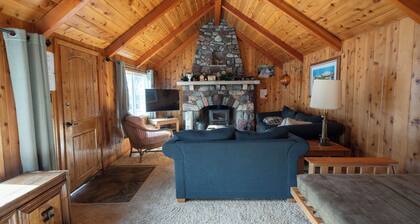 3 makuuhuonetta, 2 kylpyhuonetta, mökki. Lyhyt kävelymatka kaupunkiin