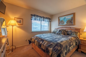 3 bedrooms, desk, iron/ironing board, free WiFi