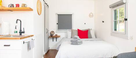 Desk, free WiFi, bed sheets
