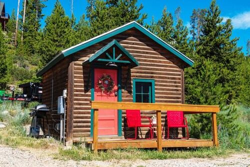 Scarlet Paintbrush Cabin at Wild Acre Cabins