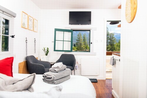 Scarlet Paintbrush Cabin at Wild Acre Cabins