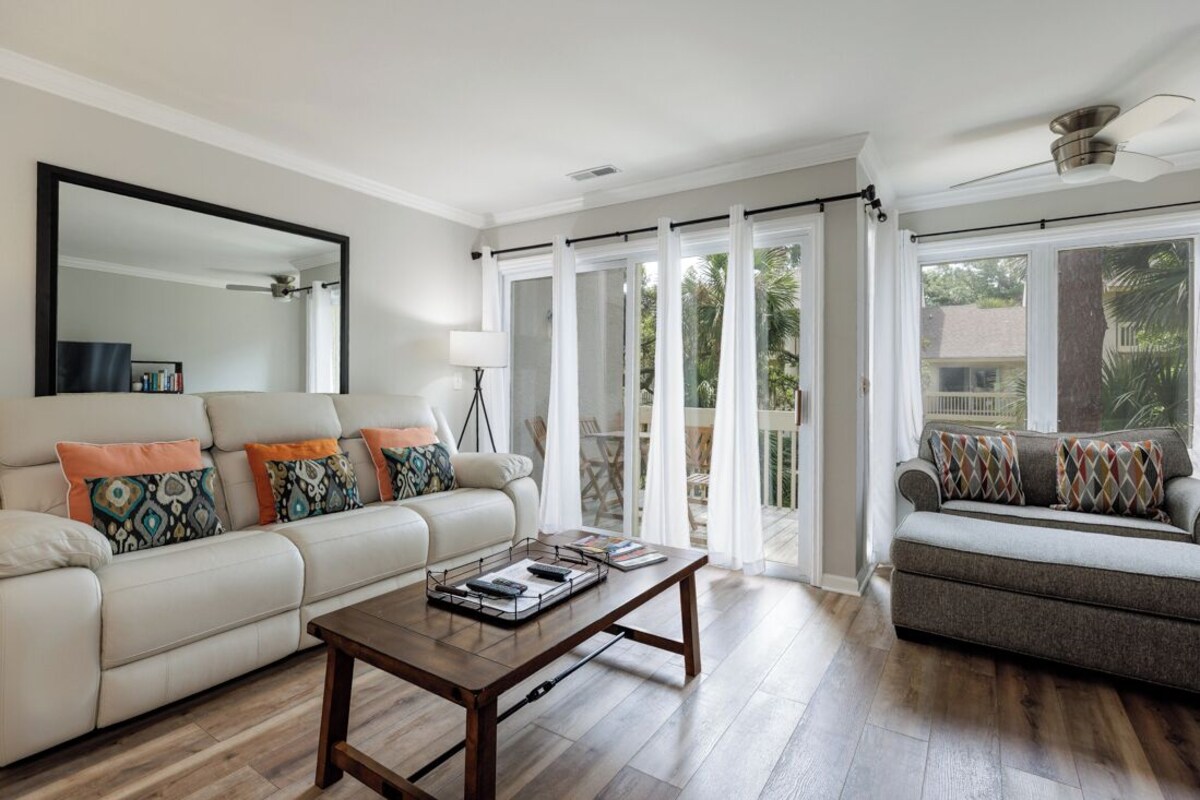 11 Beach Arbor: Pet friendly. Everything is new! 2 BR 2.5 BA, Free Bikes!