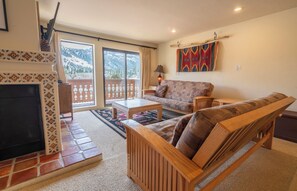 TV, fireplace, DVD player - Interlaken #26 Studio Condo (June Lake)