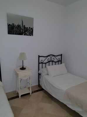 2 bedrooms, iron/ironing board, WiFi, bed sheets - Marbella -Jardines del Río - Apartment 9B (Marbella)
