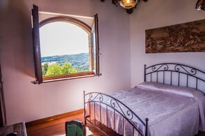 4 camere, ferro/asse da stiro, Wi-Fi gratuito, lenzuola