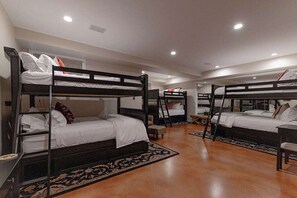8 bedrooms, iron/ironing board, WiFi, bed sheets - Elegant French Estate - Pool, Views, Nature Trails (Manor)