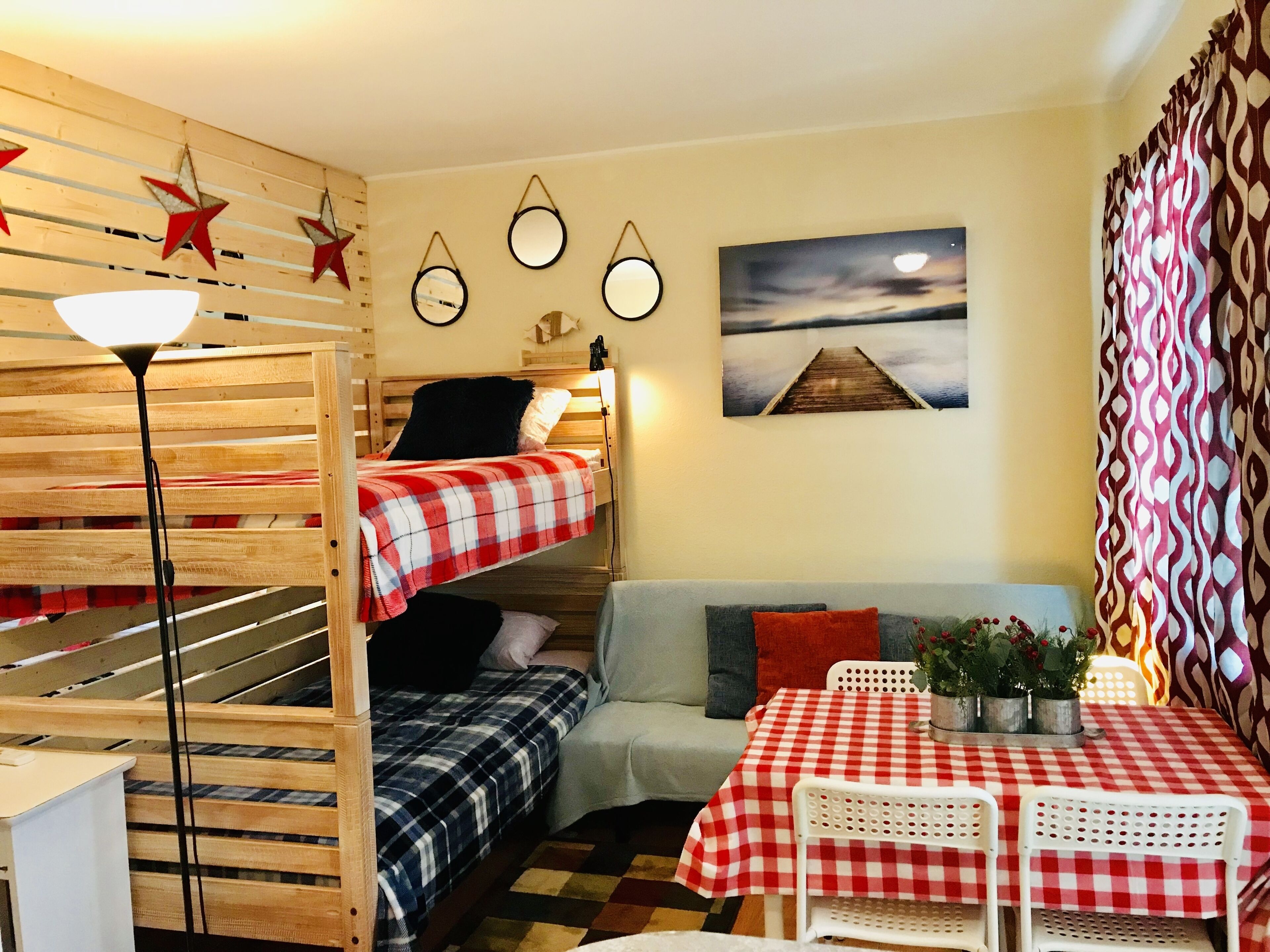 CUTE STUDIO/EAST HOLLYWOOD/2 MILES TO THE BEACH/FREE PARKING/BBQ/M-11