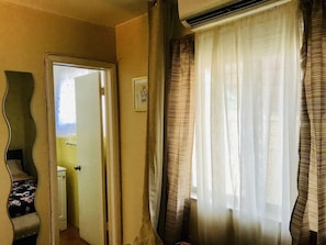 Interior - CUTE STUDIO/EAST HOLLYWOOD/2 MILES TO THE BEACH/FREE PARKING/BBQ/M-11 (Hollywood)