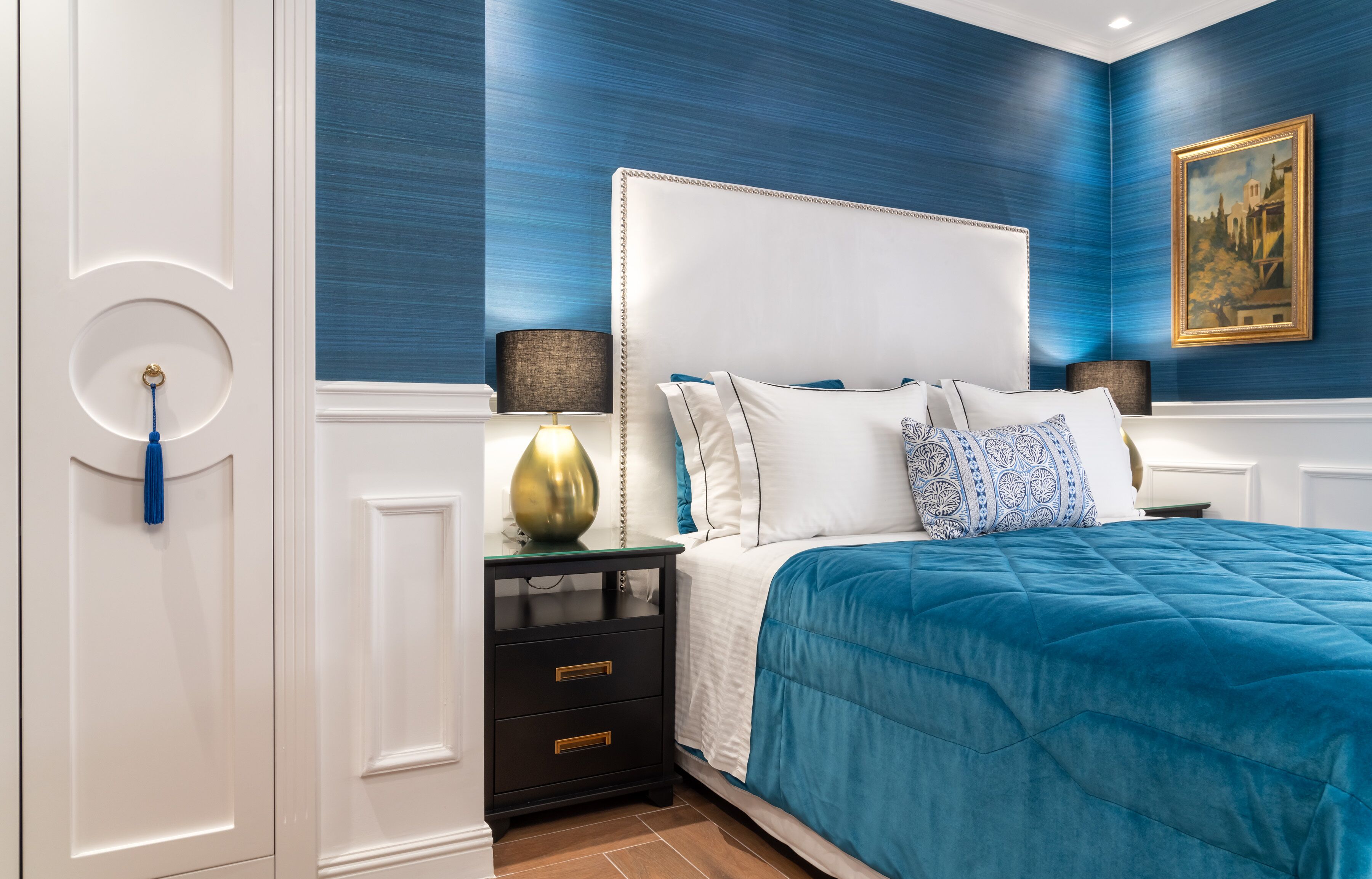 deluxe suite, 1 king bed, balcony, city view (sauna) | 1 bedroom, hypo-allergenic bedding, minibar, in-room safe