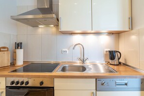 Refrigerador, microondas, horno y lavavajillas 