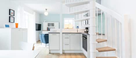 Fridge, dishwasher, coffee/tea maker, electric kettle