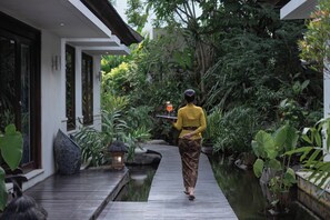 Terrace/patio - Beach Club House, 7 Bdrm, Close To Beach, Sunsets (North Kuta)