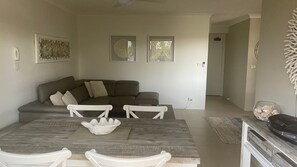TV - Newly Renovated Unit near Forster Main Beach! (Forster)