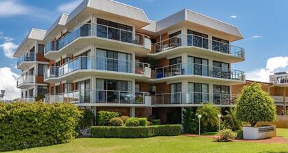 Enjoy this relaxed hamptons inspired coastal getaway located in the heart of Tuncurry village.