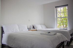 遮光窗帘、隔音、免费 WiFi、床单