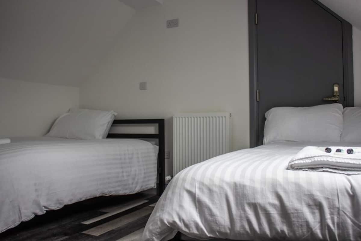 Comfort Triple Room with Shower