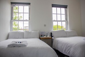Blackout drapes, soundproofing, free WiFi, bed sheets - Crofts Hotel (Cardiff)