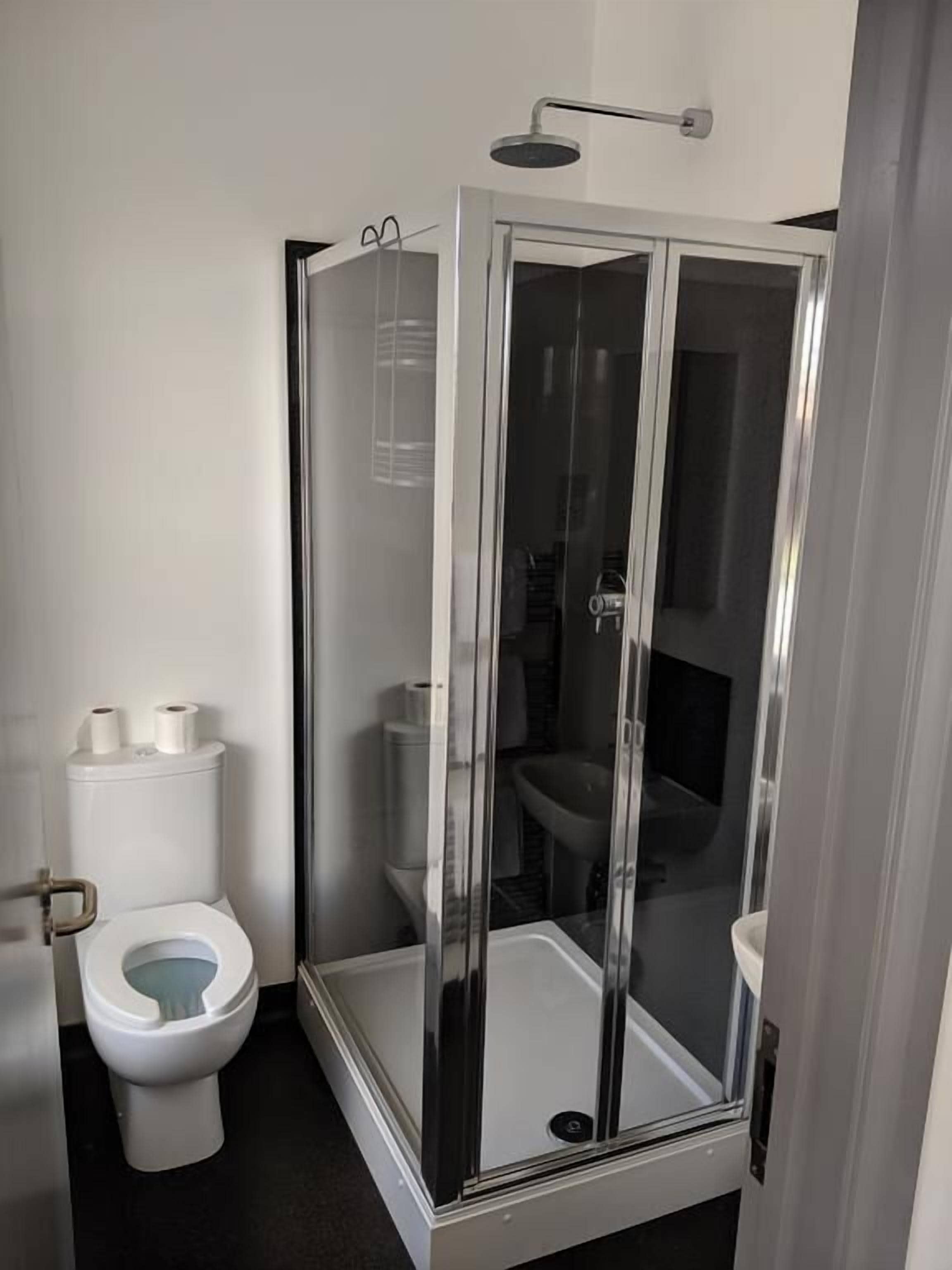 Phòng | Phòng tắm | Vòi sen/bồn tắm kết hợp, đồ dùng nhà tắm miễn phí, máy sấy tóc 