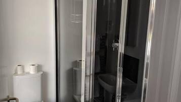 Phòng | Phòng tắm | Vòi sen/bồn tắm kết hợp, đồ dùng nhà tắm miễn phí, máy sấy tóc