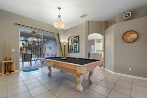 Game room - Experience magic! HR Golf Course view 5bd/3b w/pool-spa near all Disney Parks (Davenport)