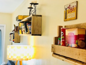 Interior - Beautiful Studio/East Hollywood/Sleeps 4/BBQ/Free Parking/2 miles to beach/4 (Hollywood)