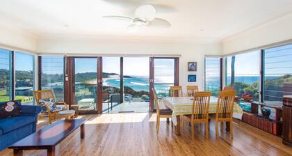 18 Cliff Road - Opposite One Mile Beach!