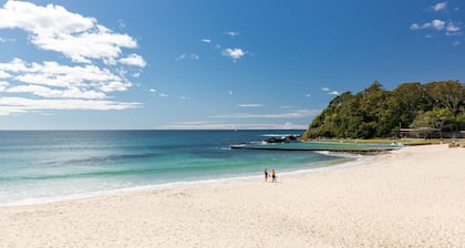 Debra Court 6 - Unbeatable Main Beach Views!