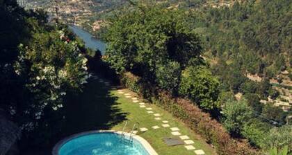 Quinta do Freixieiro - Uima-altaan talo