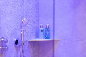 Bathroom amenities - Suite Mariella - Apart La Vita (Sankt Anton am Arlberg)