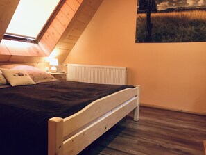 Chambre familiale, en mezzanine | Accès au Wi-Fi (inclus), literie fournie