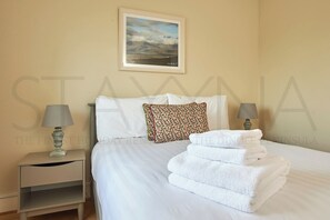 3 bedrooms, iron/ironing board, bed sheets