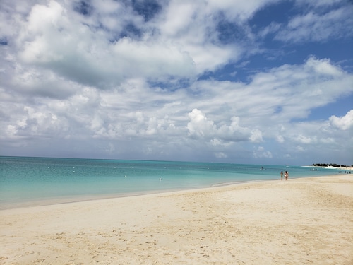 10% off nightly rate Promo for stay: Aug 10 to Nov 10 2026
Private Villa & Pool