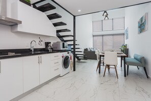 Kühlschrank, Mikrowelle, Herdplatte, Toaster