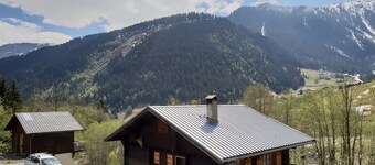 Family-Friendly Chalet, 4 Bedrooms, Sleeps 12, Ski-in/Ski-out, Stunning Mountain Views