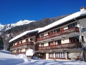 Exterior - Slope-Side 2-Star Apartment for 4 with Balcony, Parking, and Wi-Fi in Beaufort (Arêches-Beaufort)