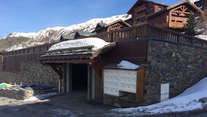 Exterior - Spacious 4-Room Apt in Preyerand, Ski-In/Ski-Out, Balcony, Parking, WiFi, Sleeps 6 (Les Menuires)