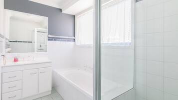 Bathtub