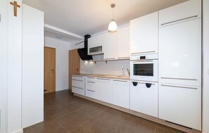 Refrigerador, placa de cocina, lavavajillas
