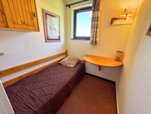 2 bedrooms