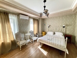 Classic Double Room - Silver 34 Boutique Hotel (Tbilisi)