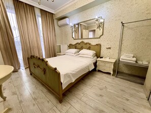 Quarto casal clássico | Individualmente decorados, individualmente mobiliados