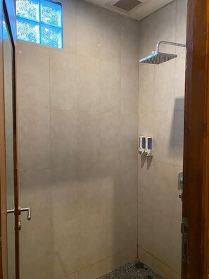 Standard Room, 1 Bedroom, Non Smoking, Shared Bathroom | Bathroom | Shower, towels, soap, shampoo - Asiana Lovina Hotel (Buleleng)
