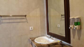 Dusche, Handtücher, Seife, Shampoo