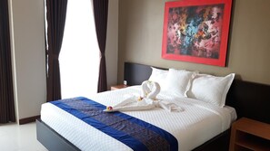 Desk, laptop workspace, soundproofing, iron/ironing board - Asiana Lovina Hotel (Buleleng)