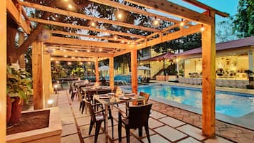 2 outdoor pools, open 8:00 AM to 8:00 PM, free pool cabanas