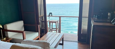 Panoramic Tent, 1 King Bed, Sea View | Living area