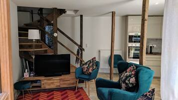 TV connectée, lecteur de DVD, livres