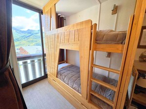 2 bedrooms