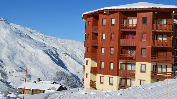 Exterior - Charming Ski-In/Ski-Out Apartment for 5 with Balcony, Near Restaurants and Free Shuttle (Les Menuires)
